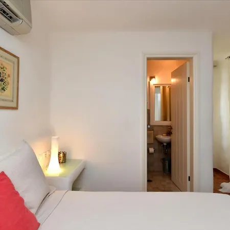 Delion, Parikia (Paros)